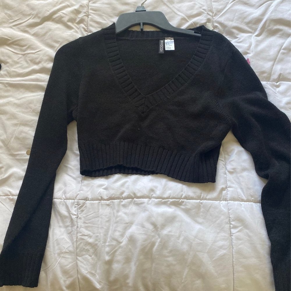 v neck lightweight Sweater